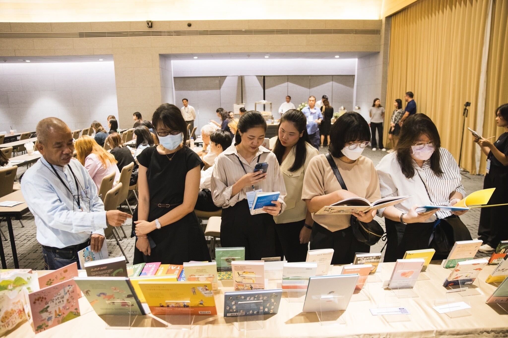 黃阿瑪、爽爽貓等超人氣角色快閃曼谷！文策院辦圖文書與角色推介會，拓展東南亞市場商機！